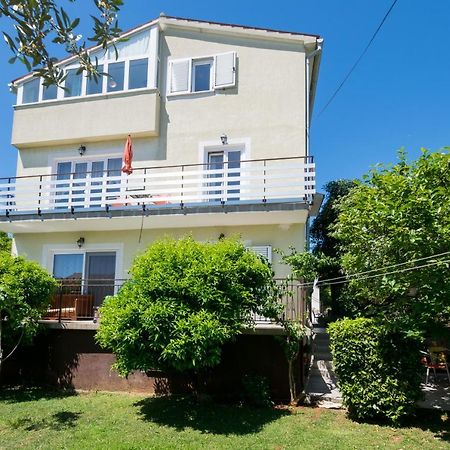 Cozy Apartments Emina Near The Sea Premantura Exterior photo